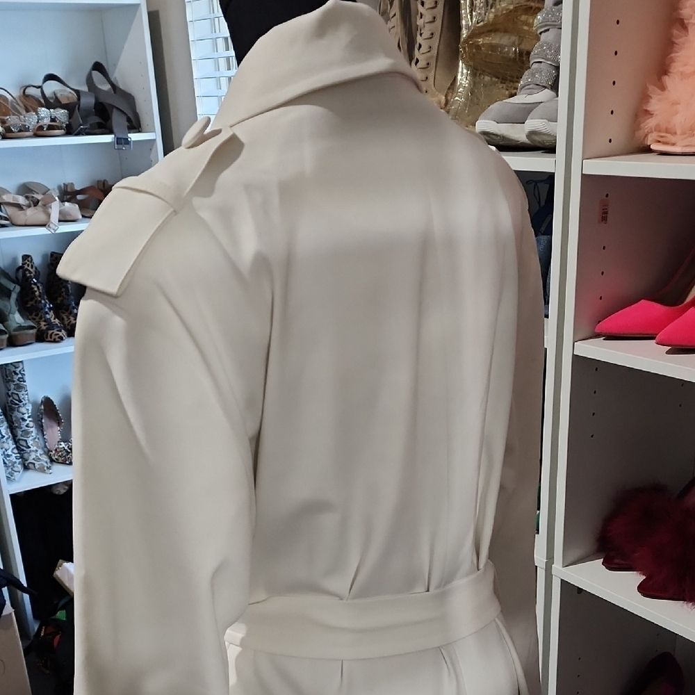 BCBGMaxAzria Classic White Belted Trenchcoat - Picture 5 of 8